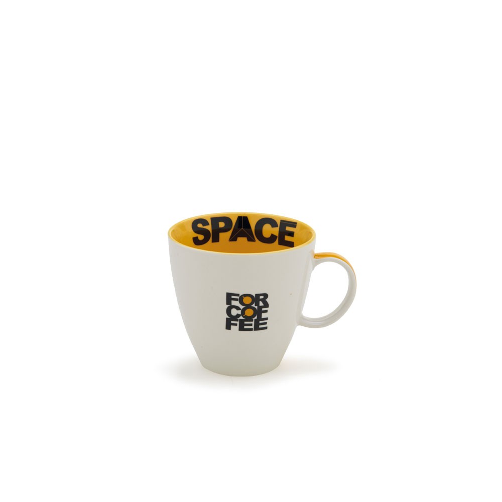 Кружка 520 мл NEW MILK SPACE Кружка 520 мл NEW MILK SPACEБлагодаря тому, что представленная модель изготовлена из фарфора, вы можете быть уверены в надежности и прочности изделия. Этот материал отлично справляется со случайными механическими повреждениями, исключая возможность появления потертостей и царапин на поверхности. Фарфор очень устойчив к перепадам температур, поэтому вы можете использовать кружку как для горячих, так и для холодных напитков. Благодаря оригинальному дизайну представленная модель станет хорошим подарком для друзей и близких.<br>
