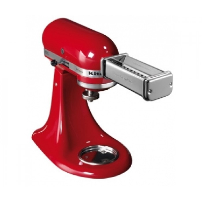 Набор ножей-насадок KitchenAid д/раскатки и нарезки спагетти феттучини Набор ножей-насадок KitchenAid д/раскатки и нарезки спагетти феттучиниНабор насадок-роликовых ножи для пасты KitchenAid изготовлен из хромированной стали. В комплекте 3 устройства: для раскатывания листов теста, для нарезки широкой и узкой лапши. Для нарезки пасты необходимо пропустить тесто через валики. Тонкие и ровные пласты теста можно использовать для приготовления феттучини и спагетти.<br>