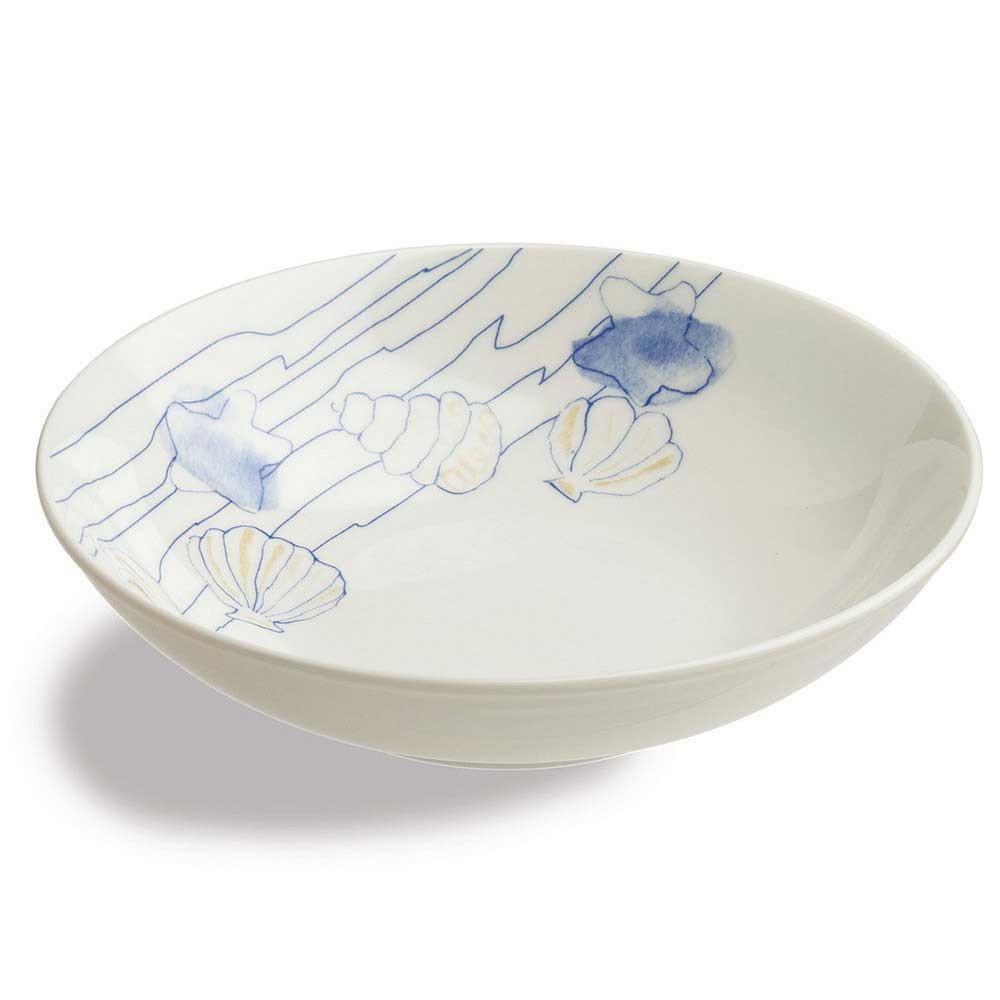 Салатник PERLA CONCHIGL d23 см Салатник PERLA CONCHIGL d23 смПредставленный салатник станет уместным элементом для сервировки повседневного или праздничного стола. Благодаря простому стильному дизайну он органично впишется в любое оформление. Представленная модель изготавливается из фарфора. Этот материал обеспечивает устойчивость к перепадам температур и воздействию химических веществ. Благодаря этому вы сможете без проблем использовать салатник для хранения горячих или холодных блюд, а очищать его допускается при помощи любого неабразивного средства для мытья посуды.<br>