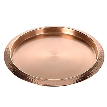 Поднос ПодносБренд Excellent Houseware дарит хозяйкам по всему миру качественную посуду и аксессуары для дома и кухни. Данный производитель зарекомендовал себя как надежного помощника, который никогда не подведет. Медный поднос - это особый аксессуар, который используется не только для подачи еды и напитков к столу, но и служит отличным атрибутом праздничной сервировки. На подносе можно формировать композиции из фруктов и овощей, а также подавать закуски. Кроме того, такой интересный поднос можно использовать для подачи блюд в сфере общественного питания. Этот аксессуар может стать отличным подарком или украшением Вашего собственного дома.<br>
