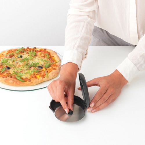 Нож для пиццы в футляре Brabantia