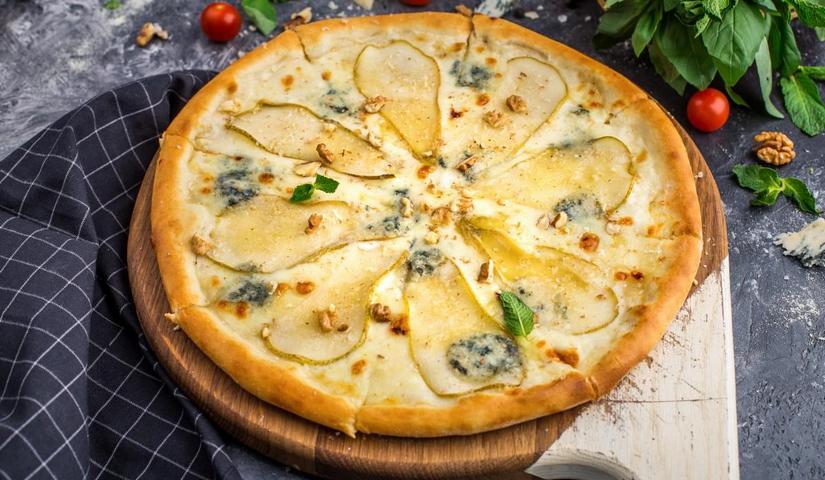 Пицца с моцареллой и колбасой — рецепт с фото пошагово