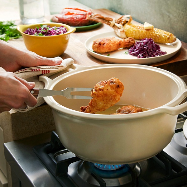 Кастрюля 4 л Emile Henry Sublime кремовая