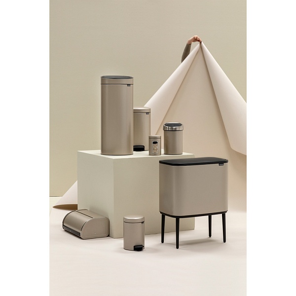 Мусорный бак с педалью 12 л Brabantia NewIcon шампань