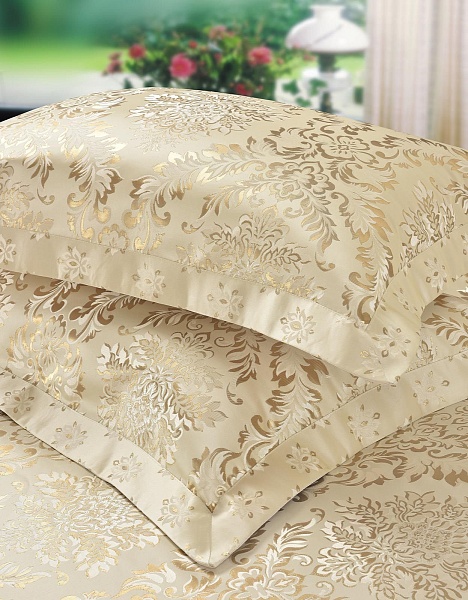 Комплект из покрывала и трёх наволочек 240 х 260 см Sofi de Marko Иветта молоко