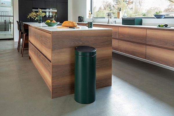 Мусорный бак 30 л Brabantia Touch Bin New зелёная сосна
