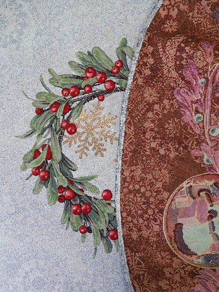 Скатерть круглая 160 см Le Gobelin Новогодние ягоды серо-голубая