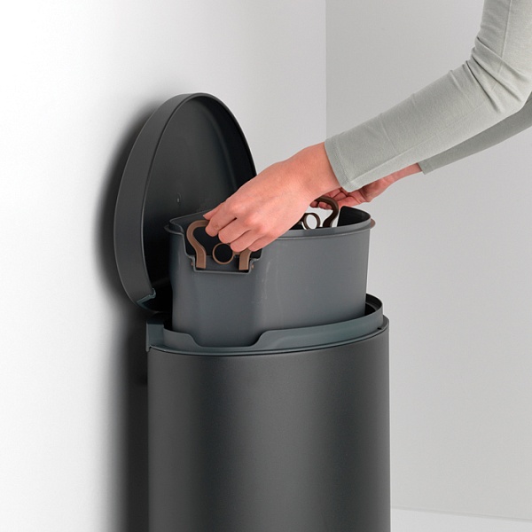 Мусорный бак 40 л Brabantia FlatBack+ Минерально-графитовый