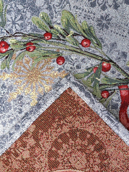 Скатерть 140 х 180 см Le Gobelin Новогодние ягоды серо-голубая