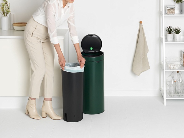 Мусорный бак 30 л Brabantia Touch Bin New зелёная сосна