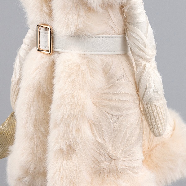 Сувенир Девушка в пальто 24 х 18 x 47 см Азалия кремовый