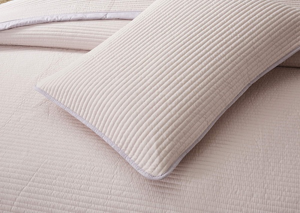 Комплект покрывало и наволочка 160 х 220 см Sofi de Marko пудровый