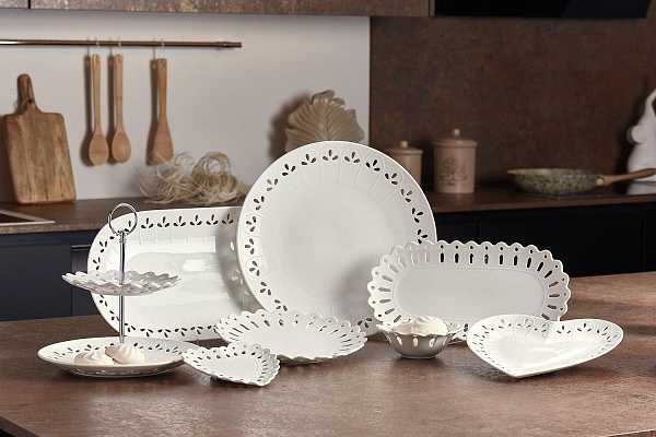 Тарелка декоративная 22 см Maxwell & Williams Лилия