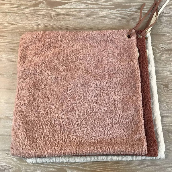 Наволочка 45 х 45 cм Sofi de Marko Лама пепельная роза