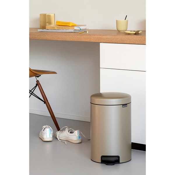 Мусорный бак с педалью 12 л Brabantia NewIcon шампань