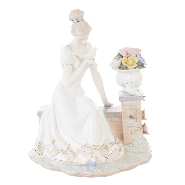 Статуэтка Девушка в белом платье Royal Classics