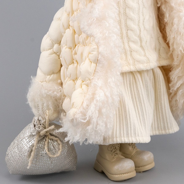 Сувенир Девочка в куртке 31 х 19 x 42 см Азалия кремовый