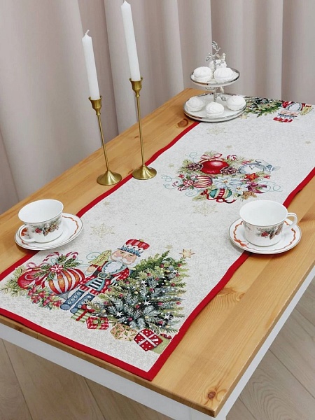 Дорожка 44 х 140 см Le Gobelin Щелкунчики красная