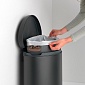 Мусорный бак 40 л Brabantia FlatBack+ Минерально-графитовый
