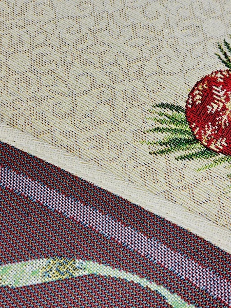 Скатерть круглая 180 см Le Gobelin Новогодний пир бежевый/зеленый