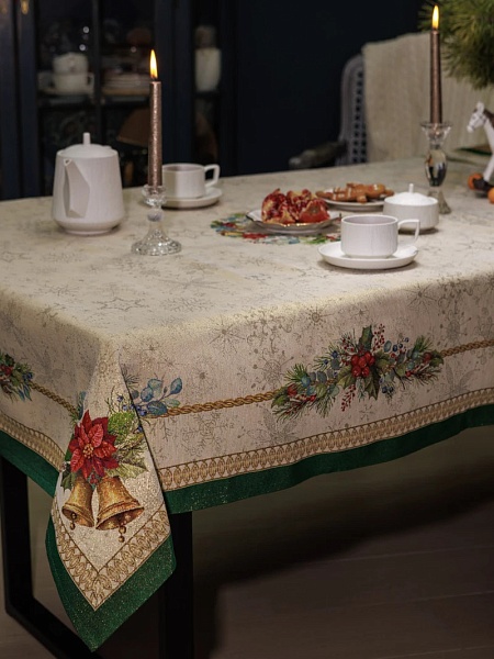 Скатерть 140 х 180 см Le Gobelin Елочные украшения зеленая