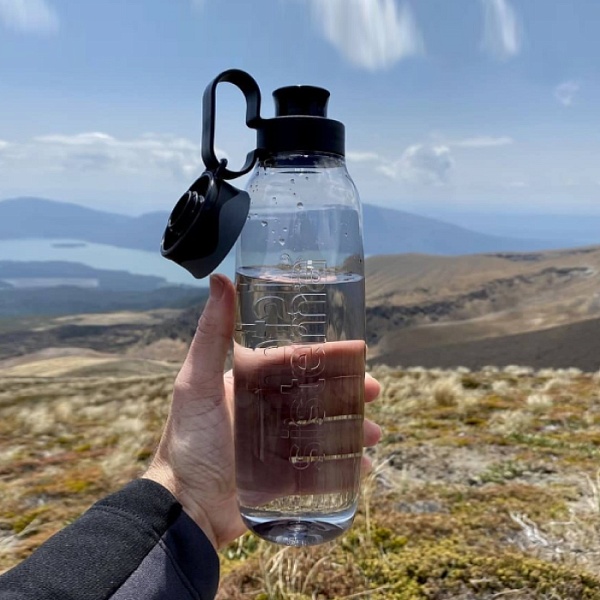 Бутылка для воды с петелькой 850 мл Sistema Тритан чёрный
