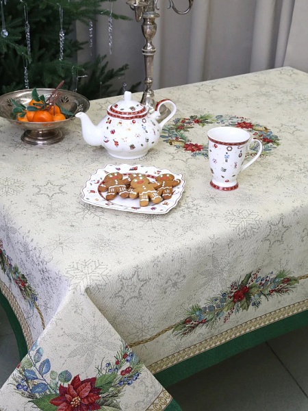 Скатерть 140 х 180 см Le Gobelin Елочные украшения зеленая