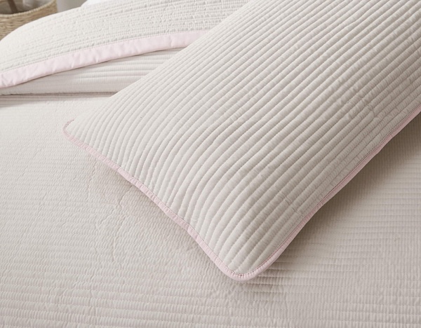 Комплект покрывало и наволочка 160 х 220 см Sofi de Marko карамель