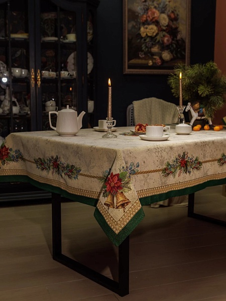 Скатерть 140 х 240 см Le Gobelin Елочные украшения