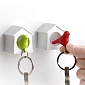 Держатель для ключей Qualy Mini Sparrow белый-красный