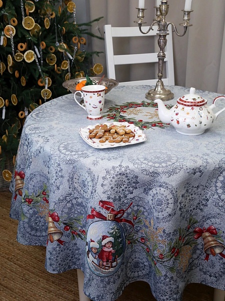 Скатерть круглая 160 см Le Gobelin Новогодние ягоды серо-голубая