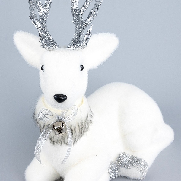 Сувенир Олень лежащий 28 х 16 x 35 см Азалия белый/серебристый