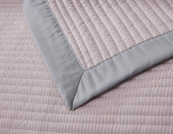 Комплект покрывало и наволочка 160 х 220 см Sofi de Marko пепельно-розовый