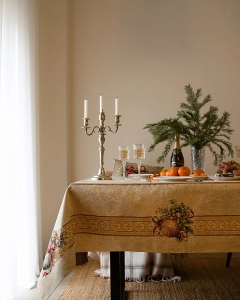 Скатерть 140 х 180 см Le Gobelin Золотой шар золотой/голубой