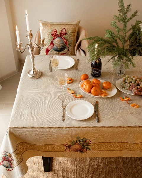 Скатерть 140 х 260 см Le Gobelin Золотой шар золото