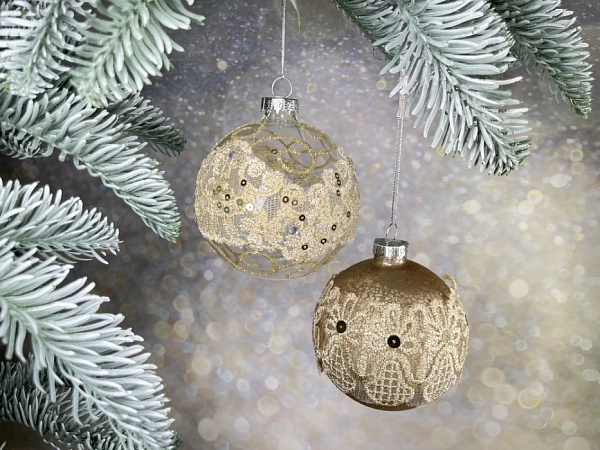 Шар стеклянный 8 см с кружевом House of Seasons 