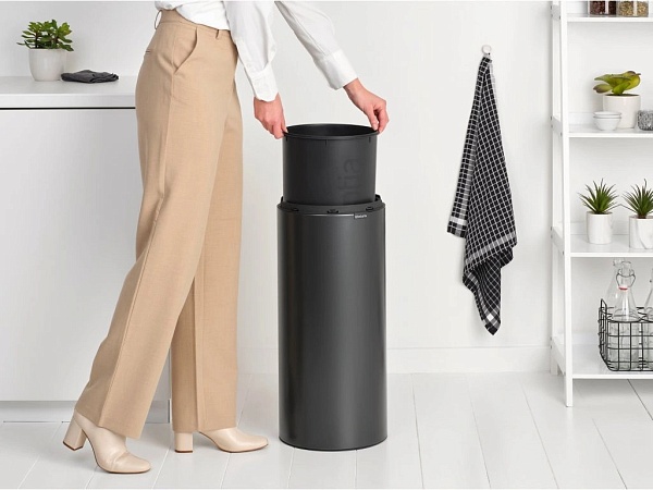 Мусорный бак 30 л Brabantia Touch Bin new тёмно-серый