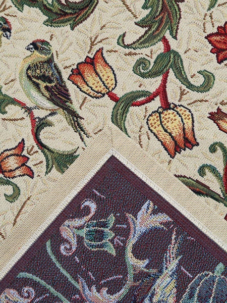 Скатерть 100 х 100 см Le Gobelin Моррис Ловцы клубники бежевая