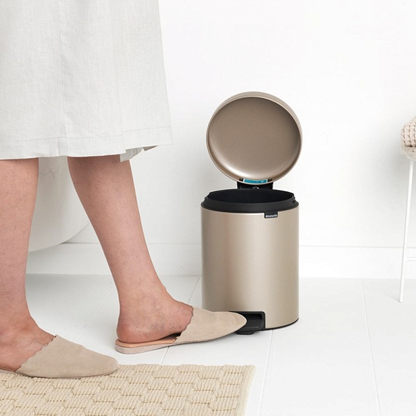 Бак мусорный с педалью 5 л Brabantia NewIcon шампань