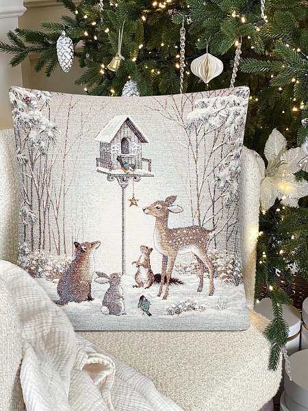 Подушка 45х45 см Лесные друзья у кормушки